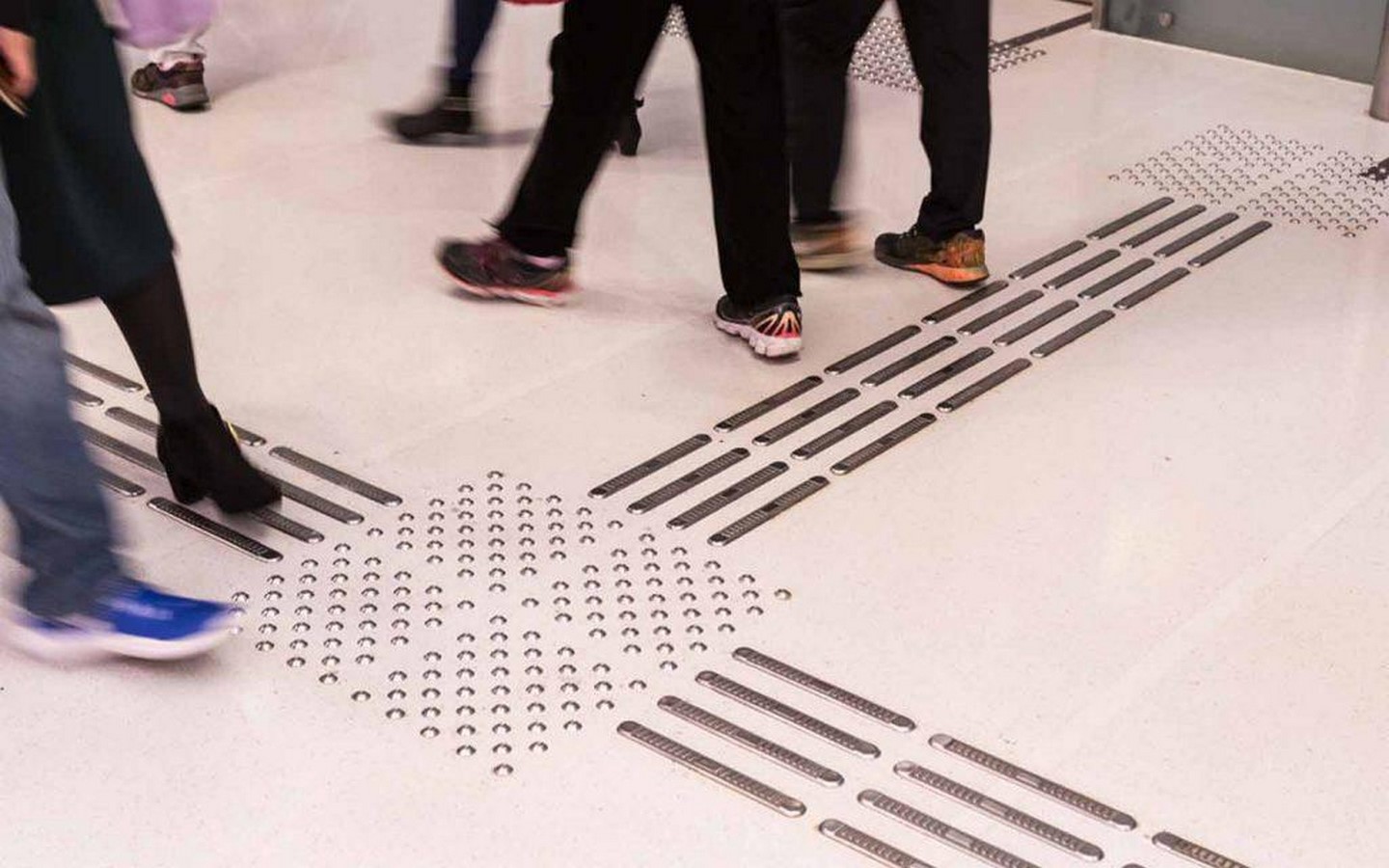 Nudging movement how subtle cues reshape pedestrian flow-Sheet3