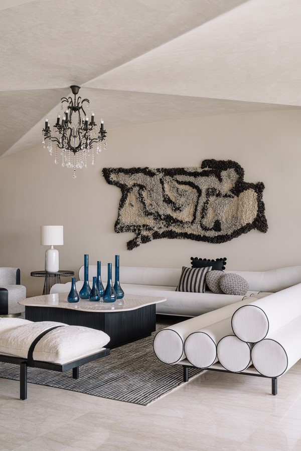 Cloud Dancer, But Make It Warm 7 Designers Doing It Right-Sheet4