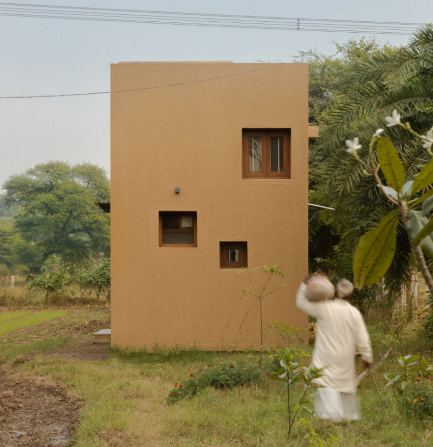 Tiny Homes vs. Big Feelings Psychological Limits of Compact Living-Sheet1