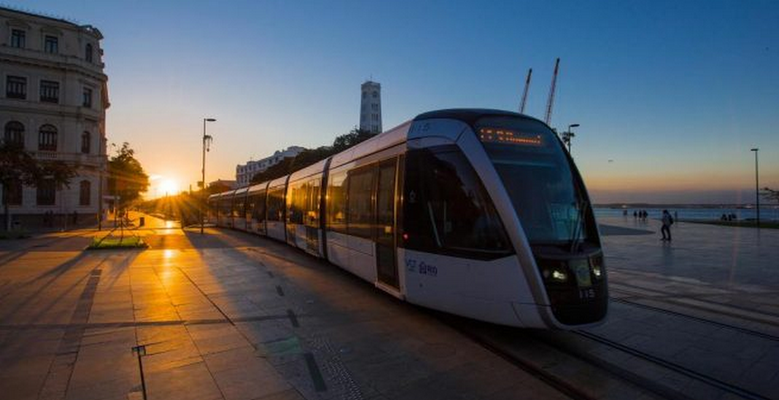 Light-rail integrated plazas in South American revitalizations-Sheet3