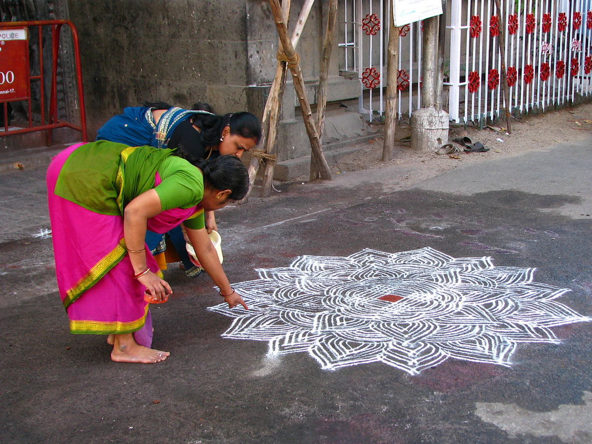 The Rituals of Female Connection in Urban Galleys-Sheet5