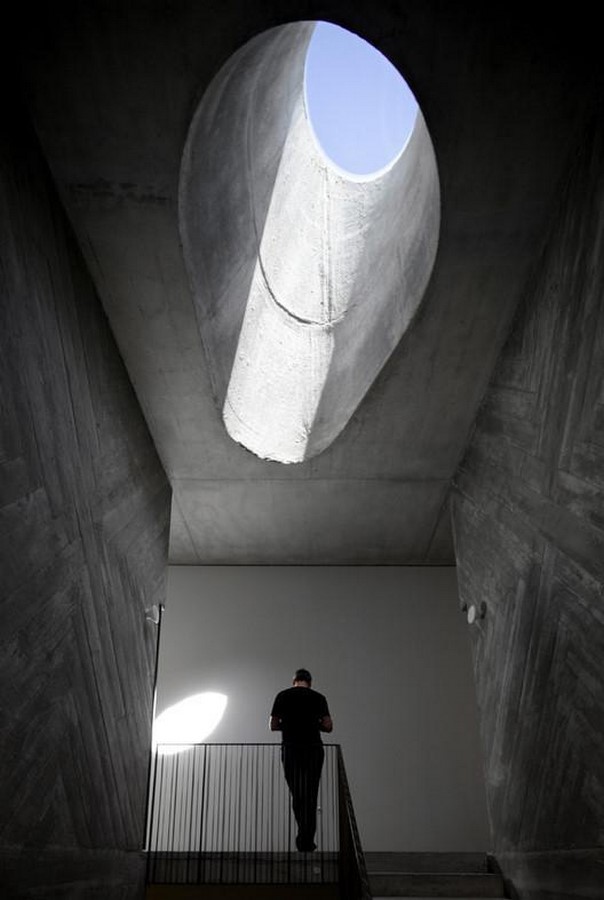 Living with Matter Phenomenology, Materiality, and the Temporality of Architectural Experience-Sheet3