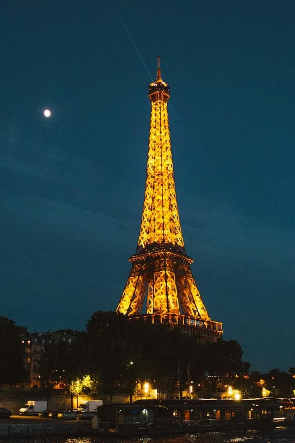 Lighting Up Paris The Evolution of the Eiffel Tower’s Illumination-Sheet3