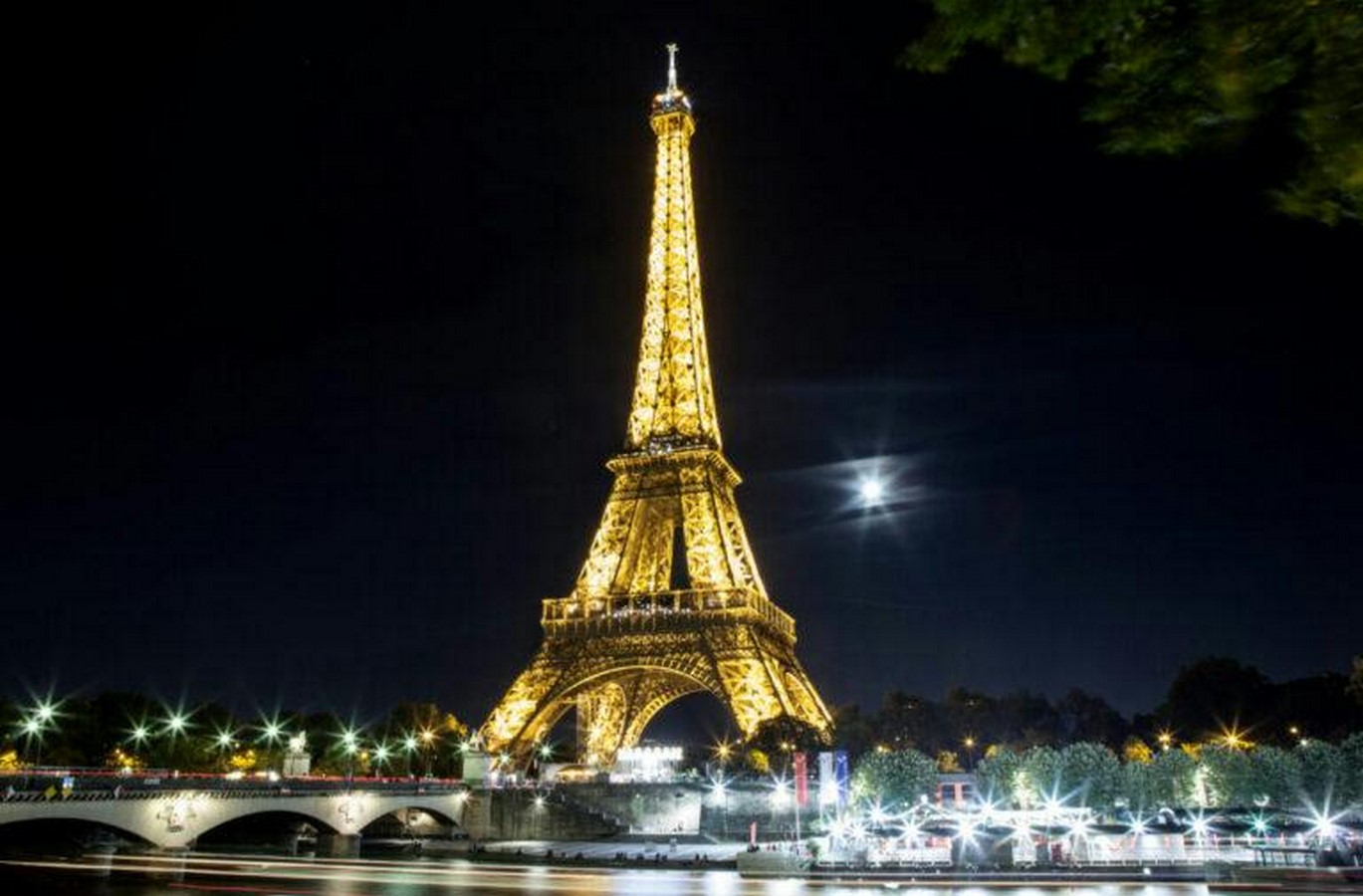 Lighting Up Paris The Evolution of the Eiffel Tower’s Illumination-Sheet4
