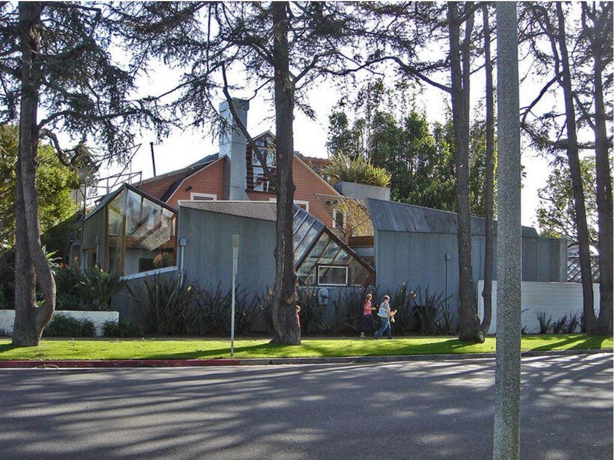Notable Works of Frank Gehry When Buildings Refuse to Stay Quiet-Sheet2
