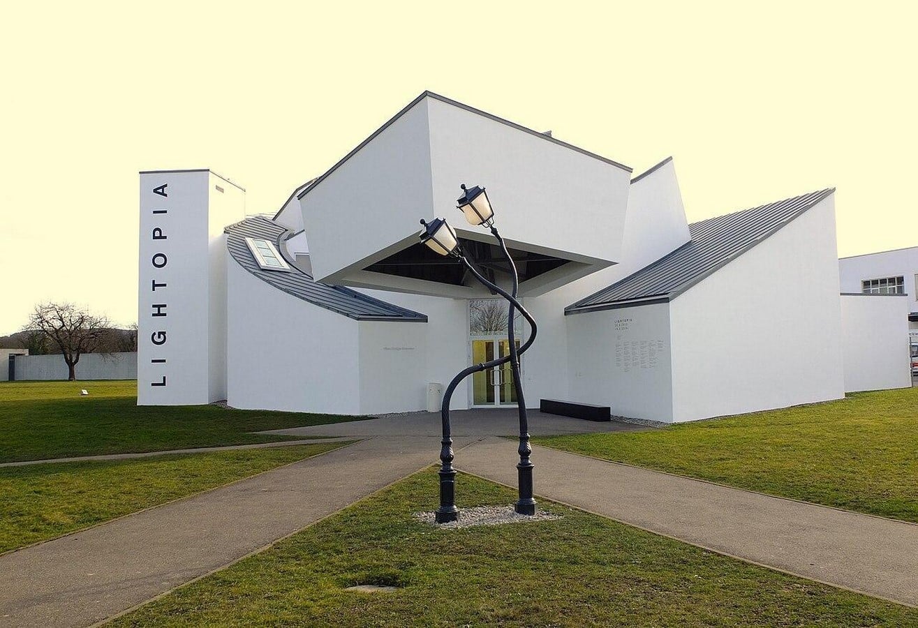 Notable Works of Frank Gehry When Buildings Refuse to Stay Quiet-Sheet8