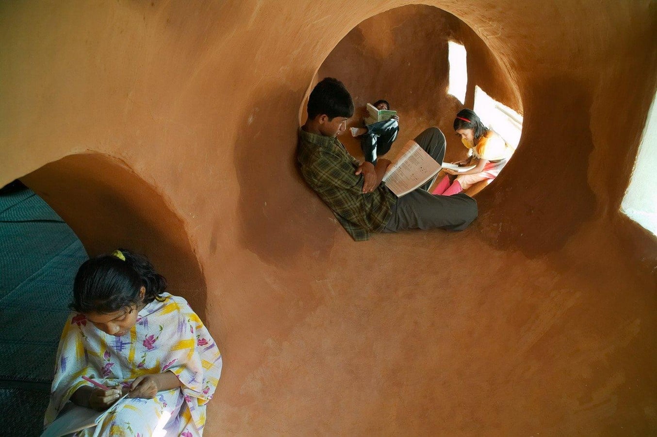 Hybrid Technology Blending Vernacular Traditions with Modern Architecture-Sheet2