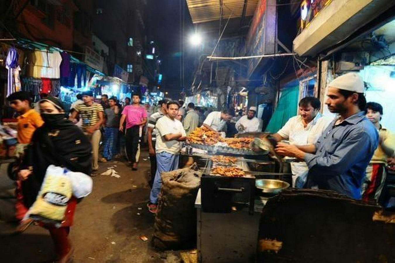 Beyond Hunger How Street Food Vendors Shape the Indian Nightscape-Sheet1