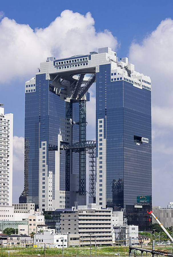Between Tradition and Skyline The Architecture of Osaka-Sheet5
