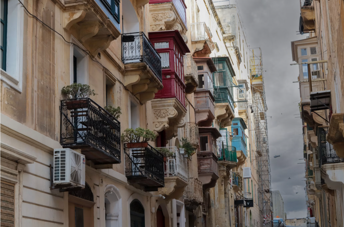 The Space Between How Balconies, Stoops, and Thresholds Shape Social Life-Sheet1