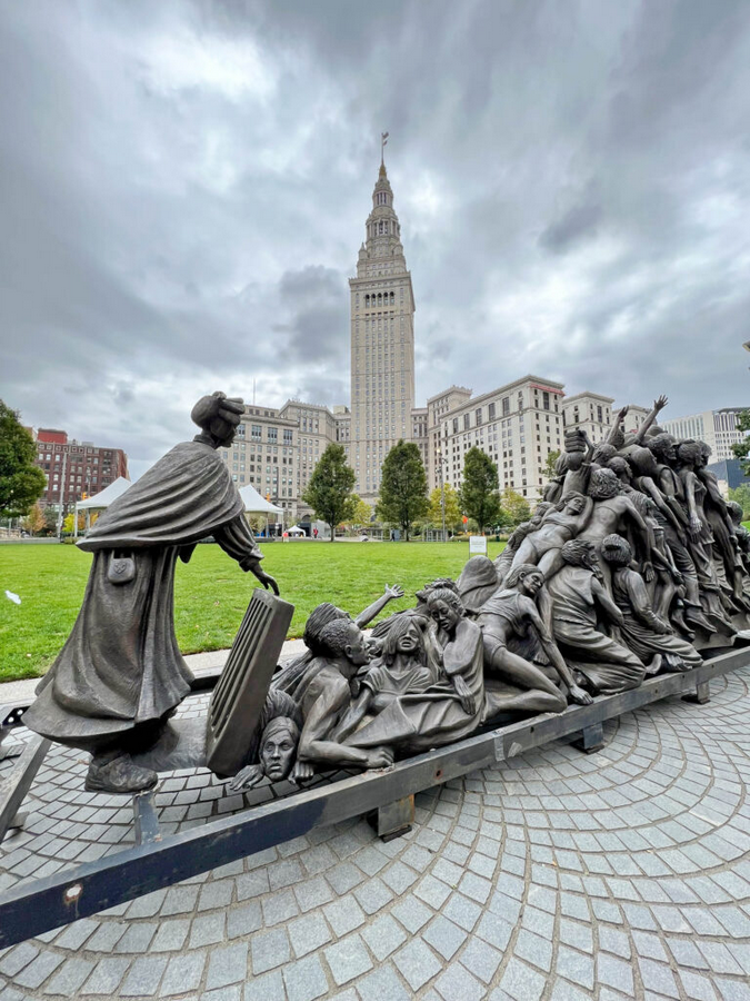 Shrines, Memorials, and Spontaneous Monuments in Public Space-Sheet3