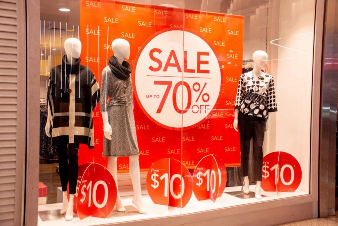 Fast Fashion Stores and the Architecture of Disposable Consumer Culture-Sheet2