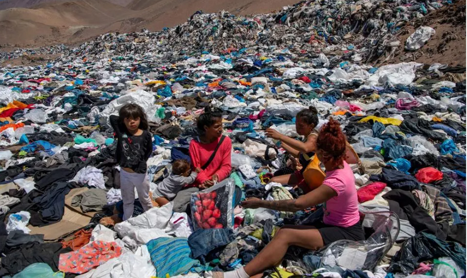 Fast Fashion Stores and the Architecture of Disposable Consumer Culture-Sheet4