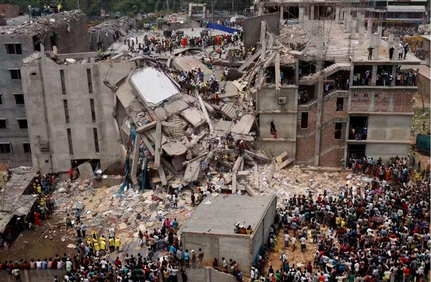 Fast Fashion Stores and the Architecture of Disposable Consumer Culture-Sheet5