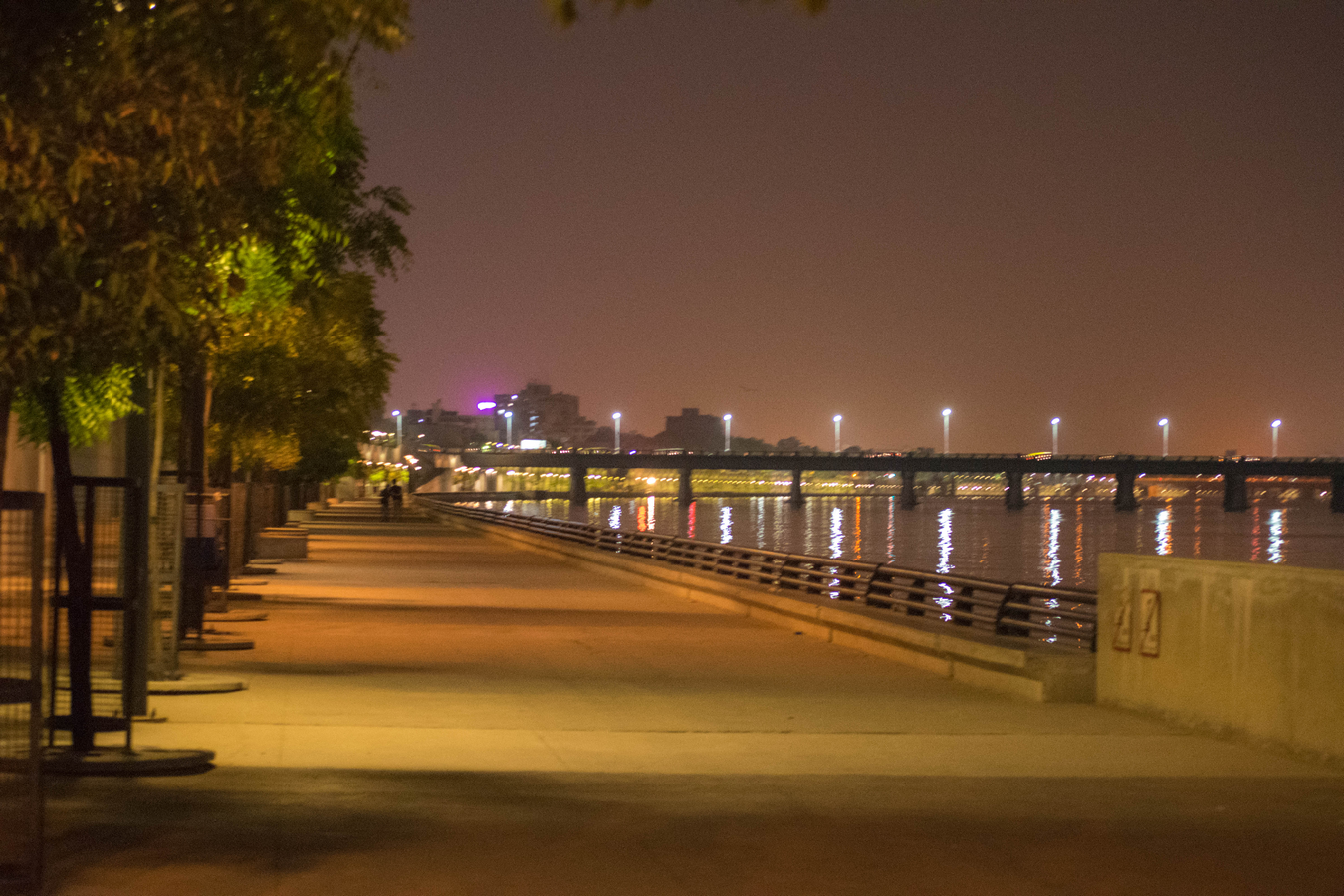 Lighting Design and the Politics of Urban Visibility at Night-Sheet8