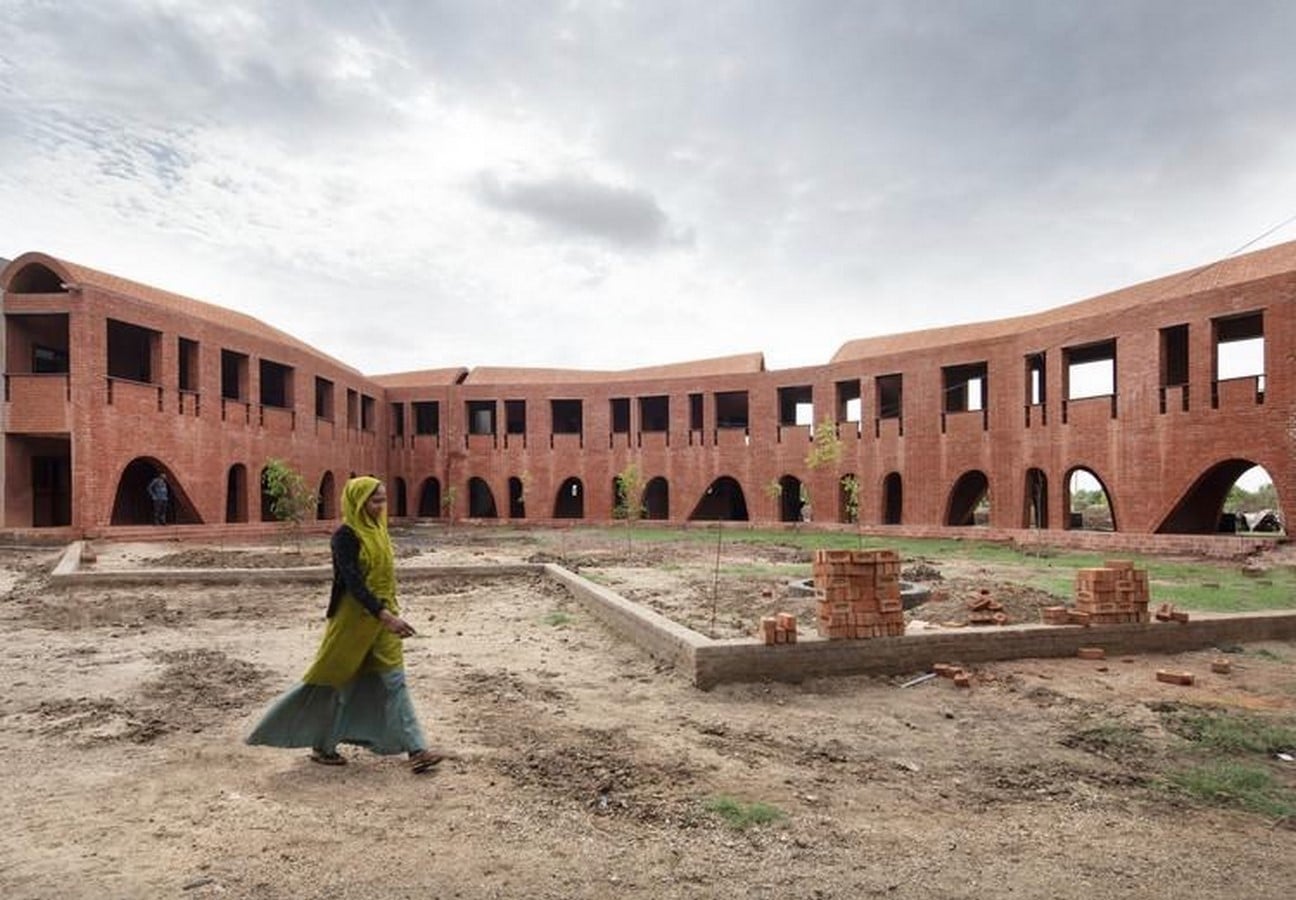The Architecture of the Mind: How Gendered Spaces Shape the Way We Think-Sheet1