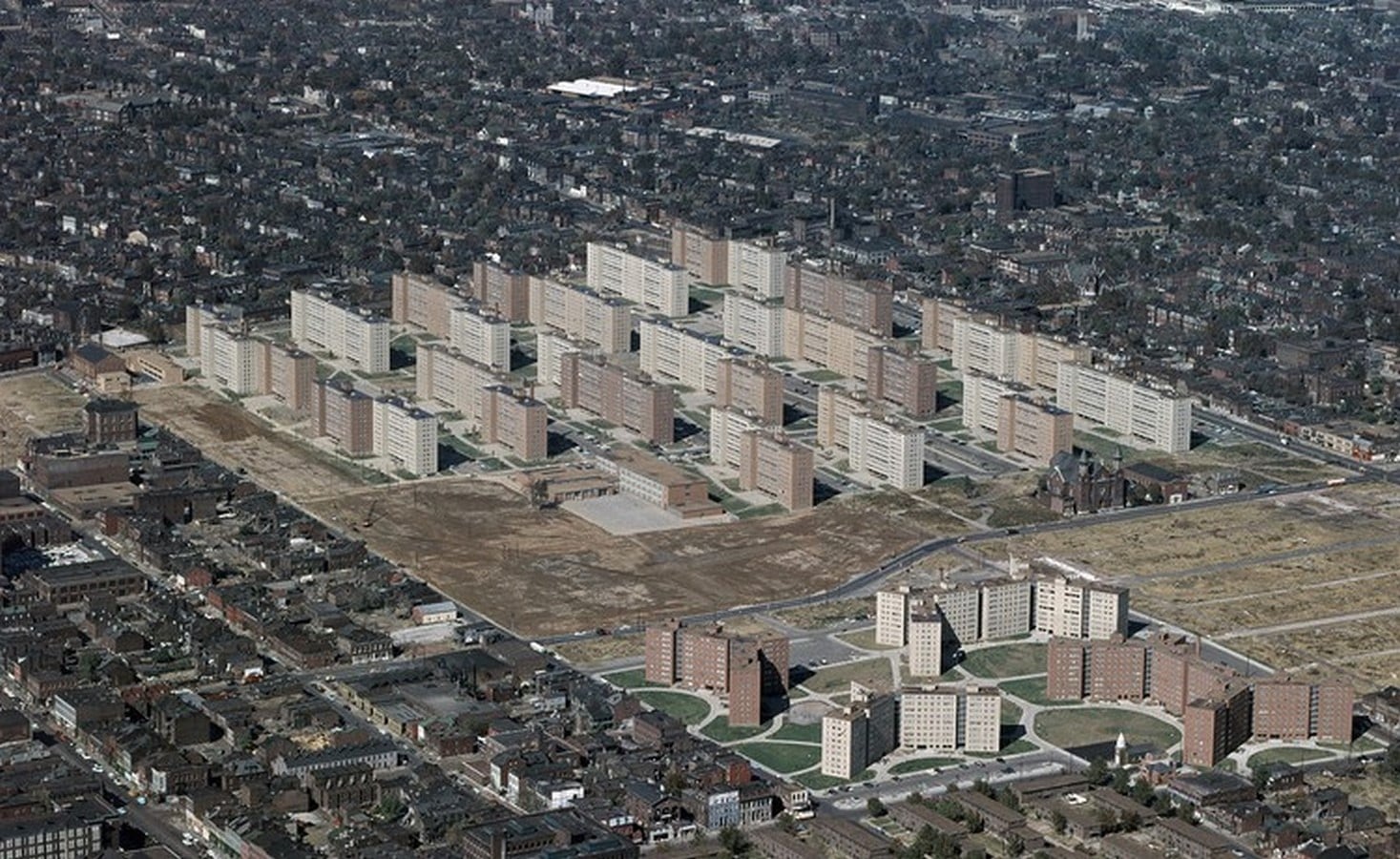 The Spaces That Fail to Listen Where Architecture Fails to Connect People-Sheet1