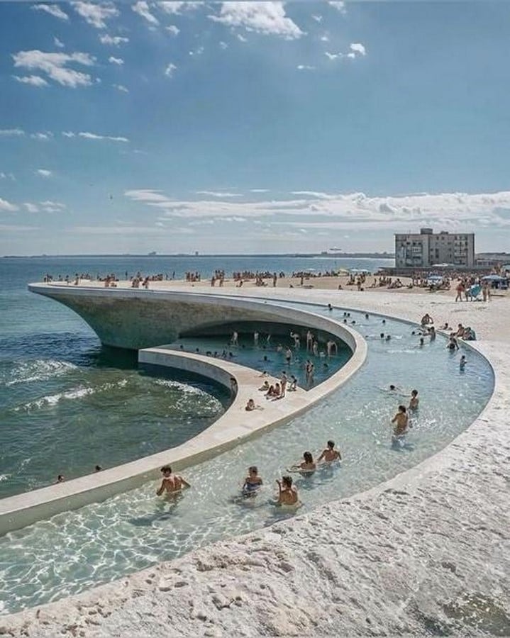 How a City Pool Becomes a Symbol of Public Life and Status -Sheet4