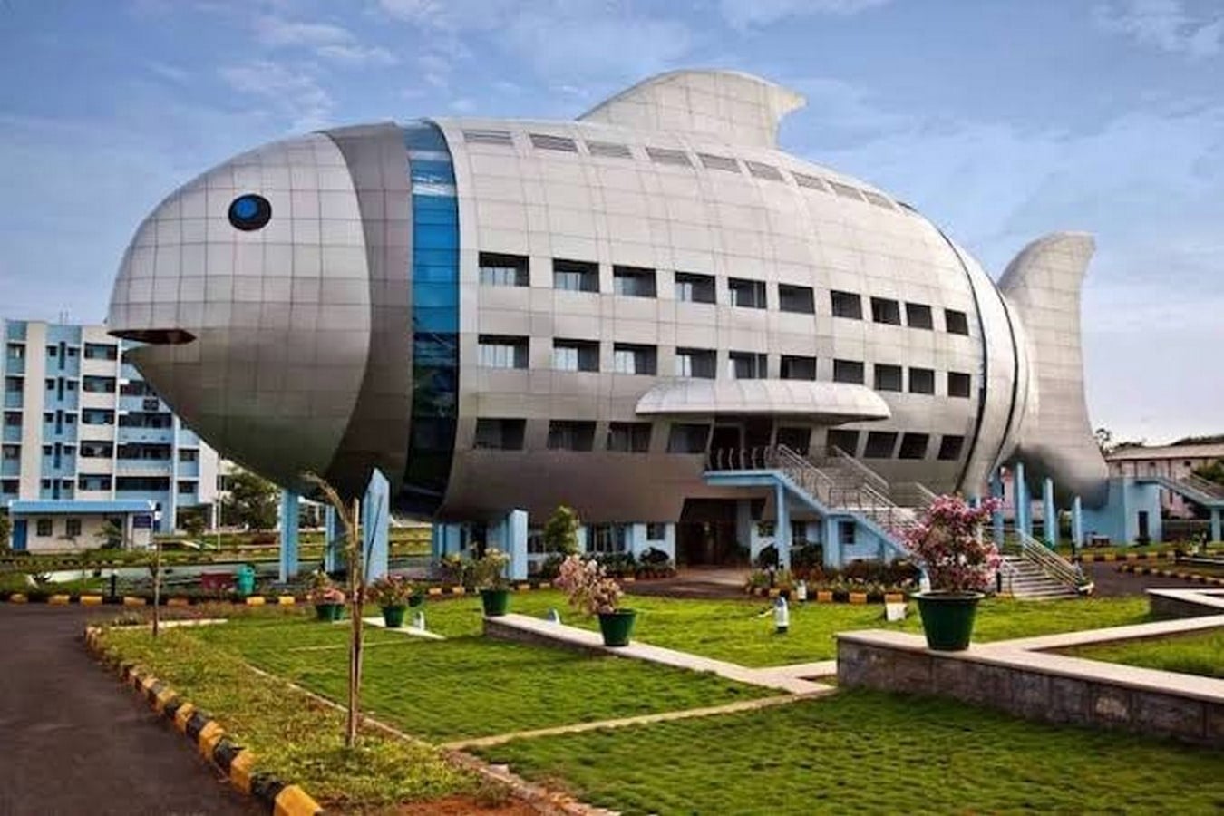 The Weirdest Buildings Inspired by Animals and Insects-Sheet3