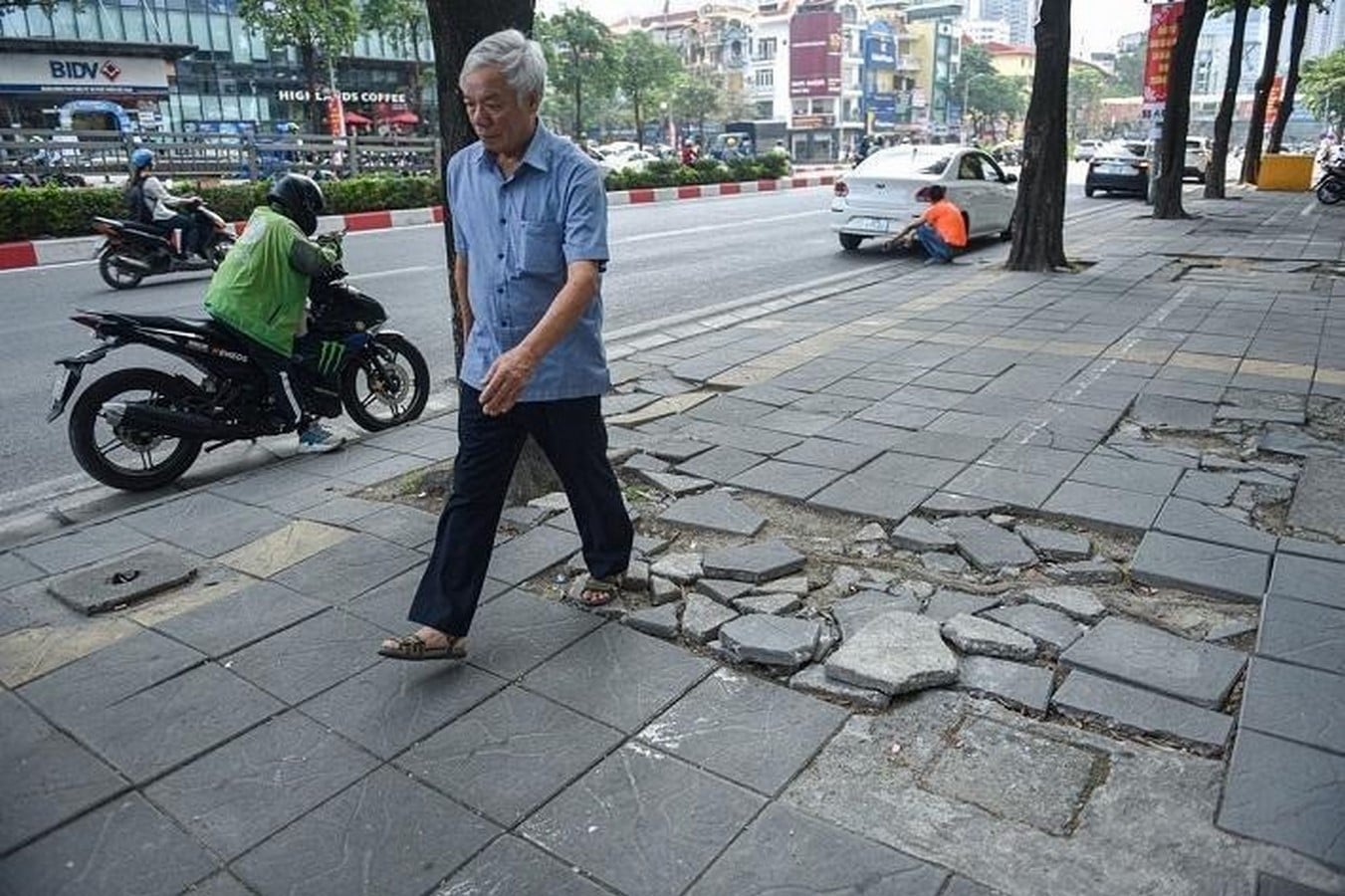 Pavement Politics and the Right to Walk Who Really Owns Public Space?-Sheet4