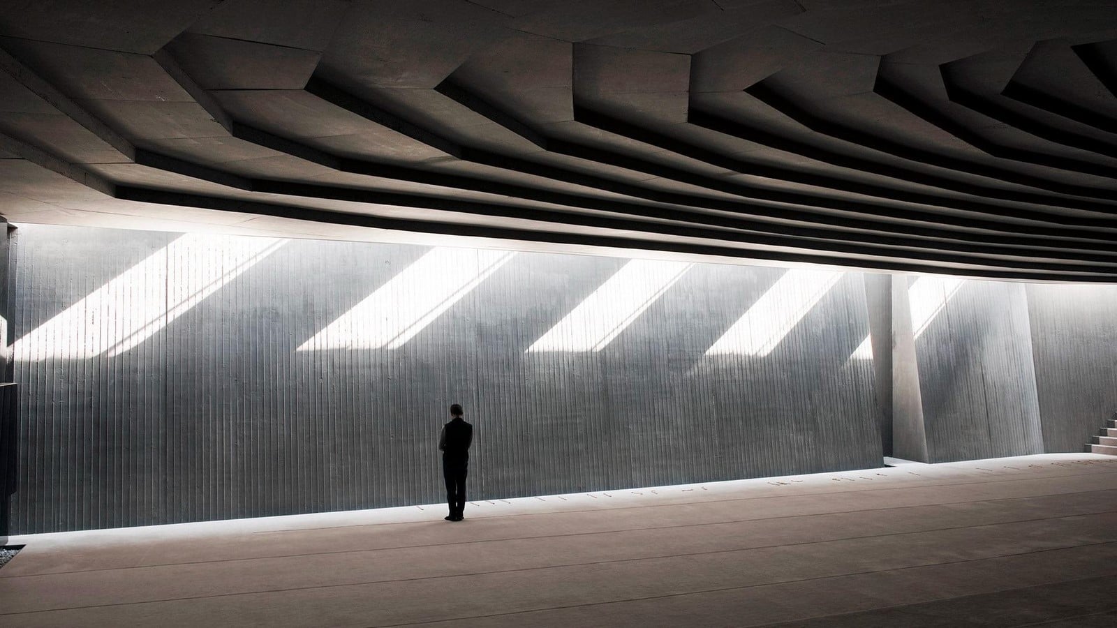 How Light Shapes Our Experience of Space-Sheet2