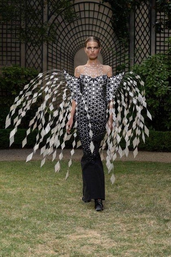 Wearable Architecture Where Fashion and Architecture Merge-Sheet5