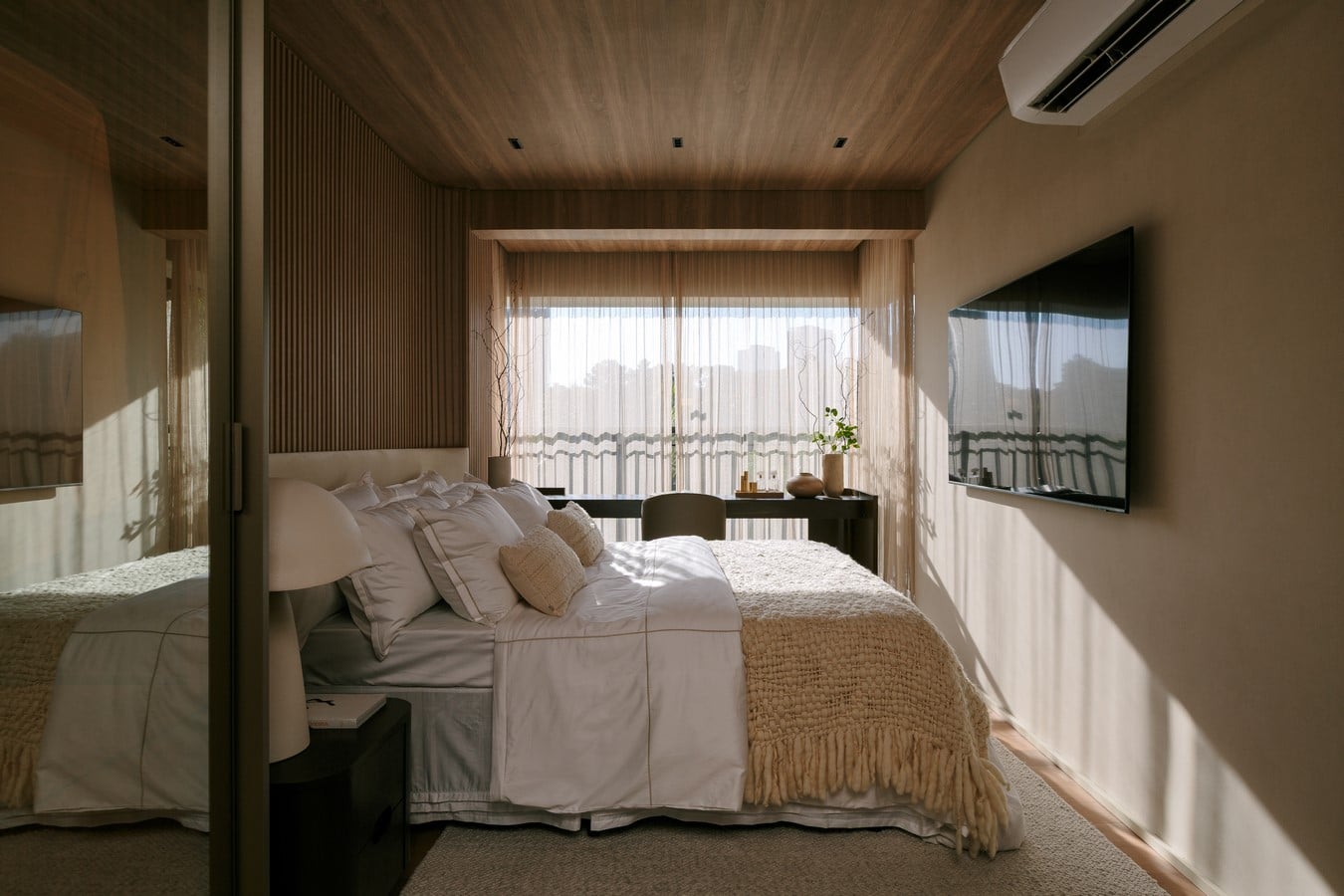 Hipica Apartment by Paula Aveiro Arquitetos-Sheet1